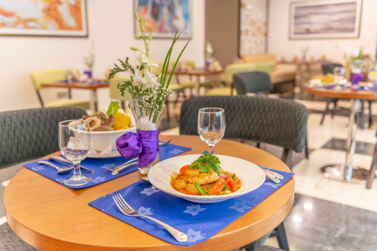 Century Hotel Doha Eksteriør billede